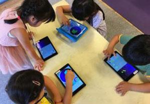 教室にはタブレット端末が約20台あり、イベント会場に持っていくことができます