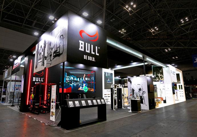 展示会・見本市のブース／ブース全体をモノトーンカラーで統一しスタイリッシュに