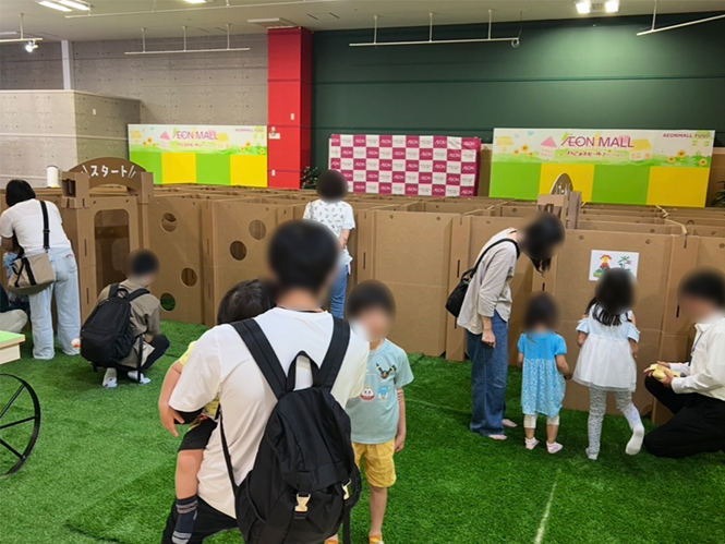 イオンモール扶桑様『てくてく段ボール迷路』をご利用いただきました